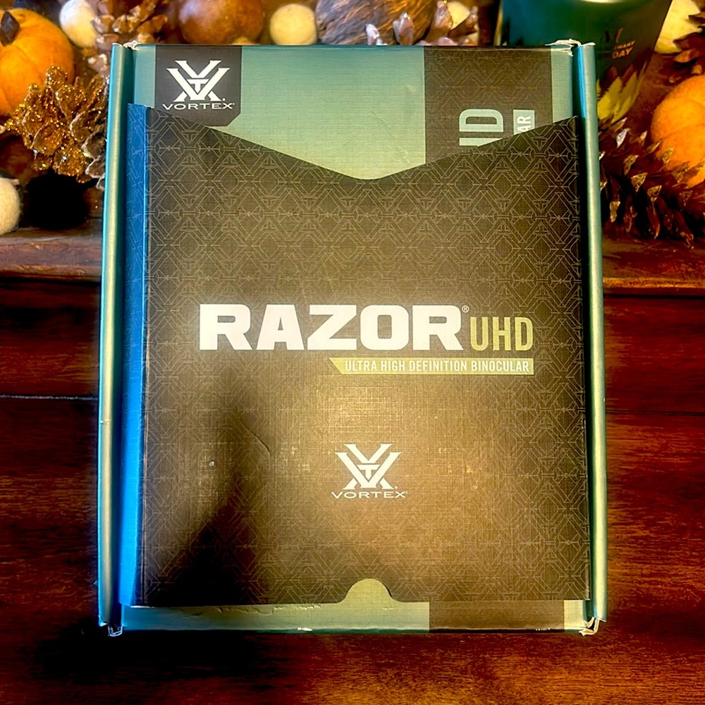 Razor UHD Ultra HD Binocular 10x50 RZB - 3105 Vortex